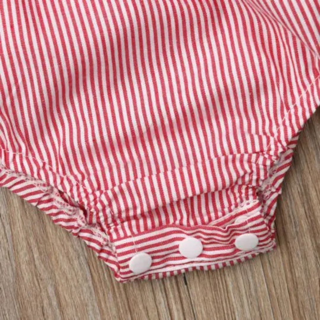 Macacão Listrado Off-Shoulder Fofurisa - Laço Encantado de Verão